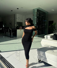 Load image into Gallery viewer, Amira-Midi Black Dress
