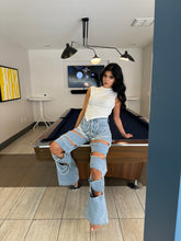 Load image into Gallery viewer, Jazlyn-Pearl Ripped Jeans
